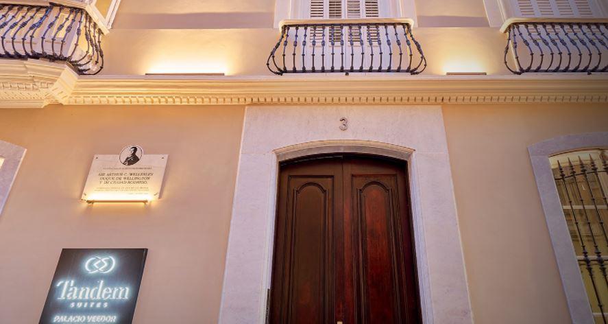 Tandem Palacio Veedor De Galeras Suites Cádiz Exterior foto